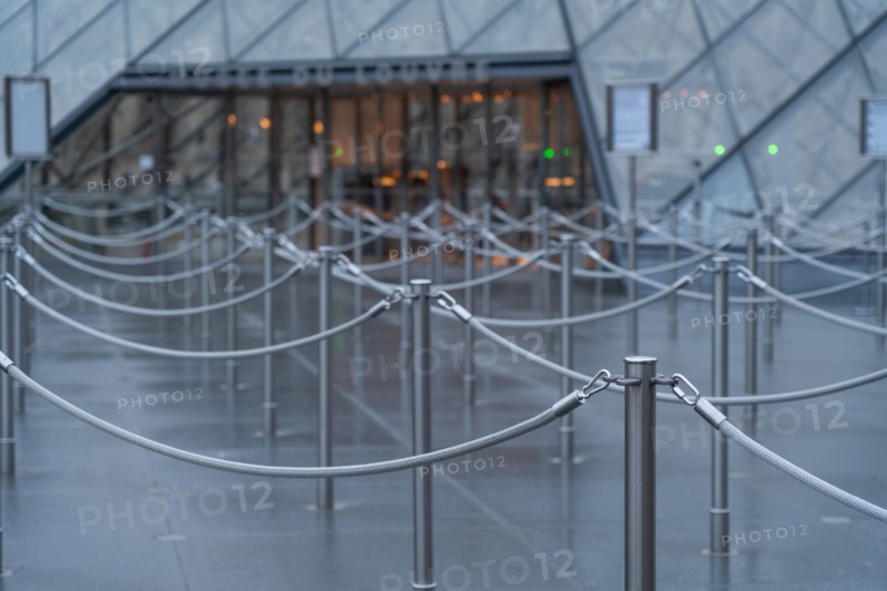 Paris, musée du Louvre fermé pour cause d’épidémie de coronavirus