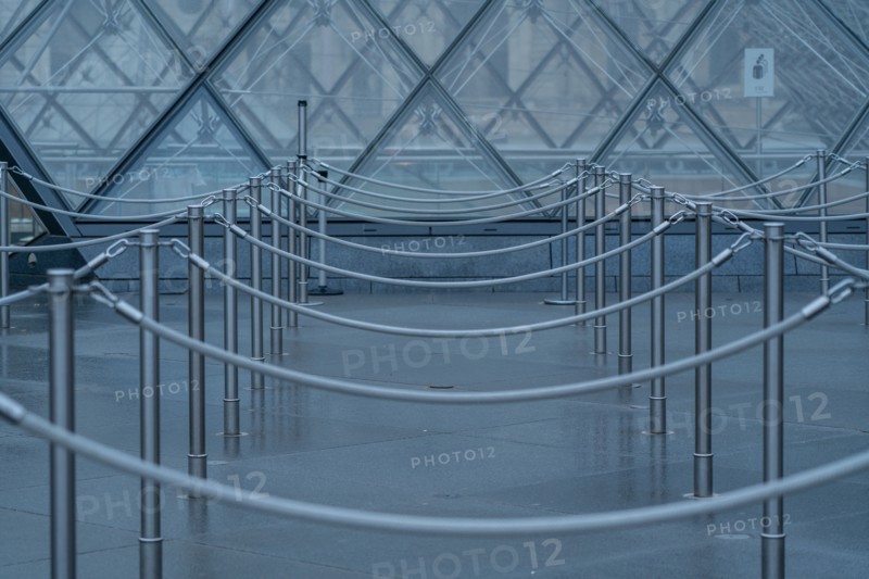 Paris, musée du Louvre closed to prevent spread of coronavirus