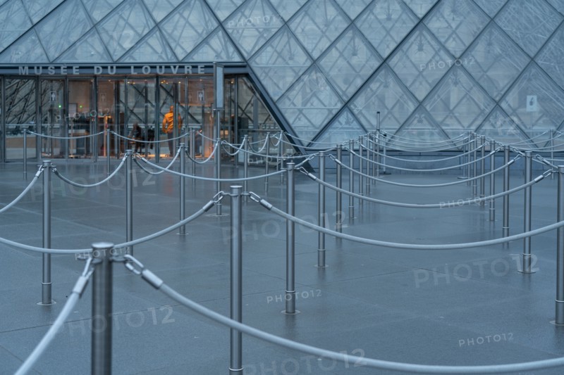 Paris, musée du Louvre fermé pour cause d’épidémie de coronavirus