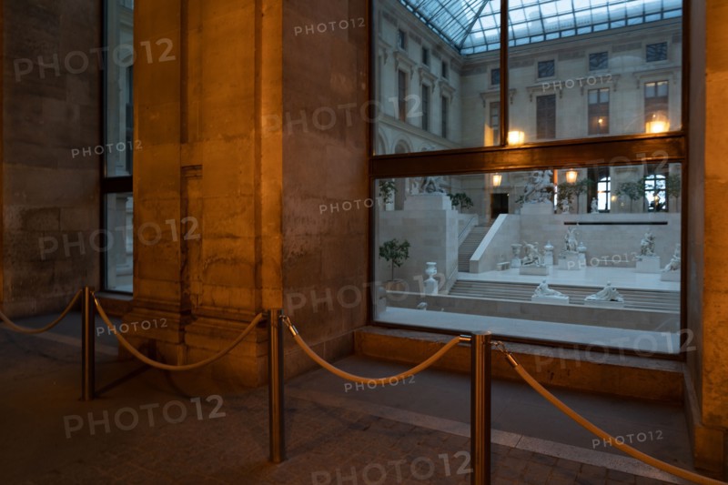 Paris, musée du Louvre fermé pour cause d’épidémie de coronavirus