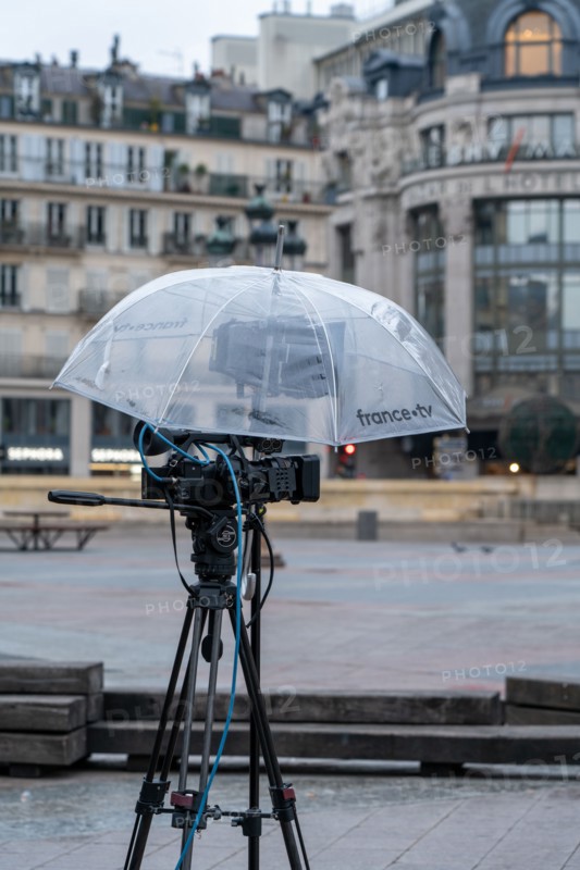 Paris, caméra for an interview