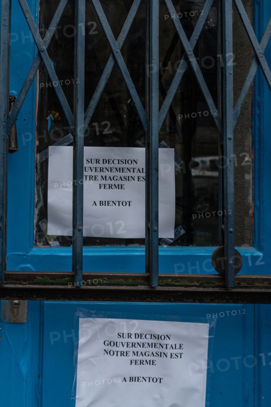 Paris, magasin fermé pour cause d’épidémie de coronavirus