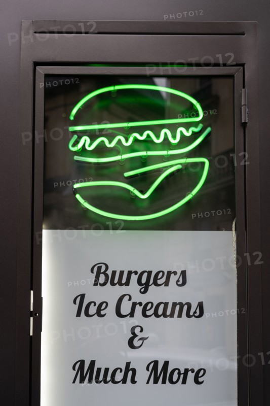 Paris, store closed to prevent spread of coronavirus