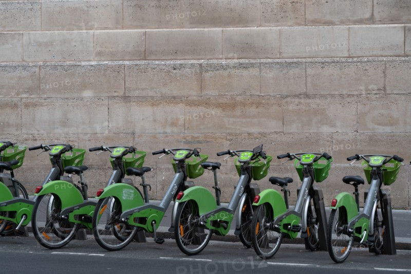 Paris, Vélib' sharing system station