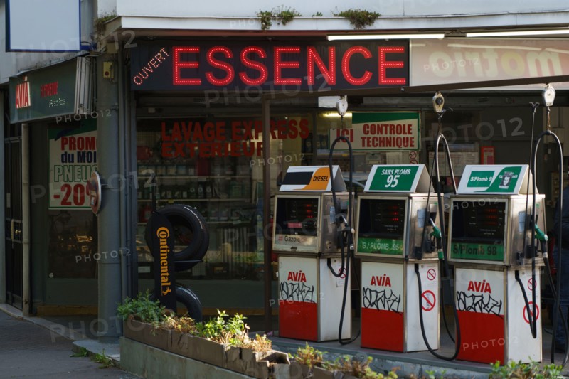 Paris starts re-opening from lockdown, May 2020