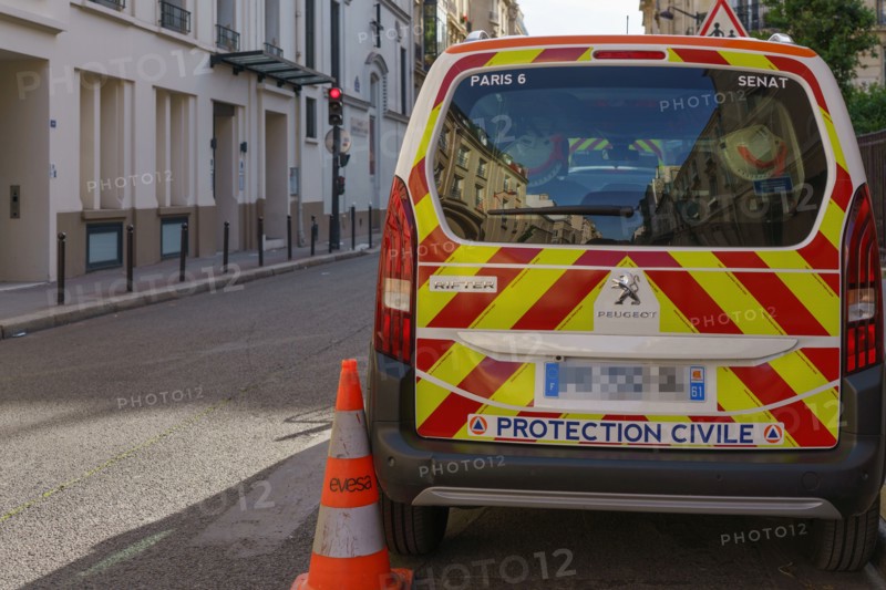 Paris starts re-opening from lockdown, May 2020