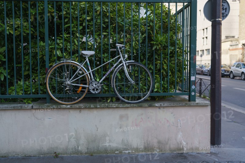 Paris starts re-opening from lockdown, May 2020