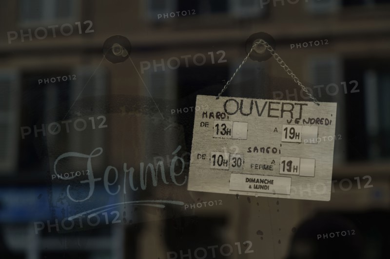 Paris starts re-opening from lockdown, May 2020