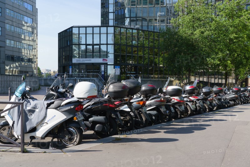 Paris starts re-opening from lockdown, May 2020