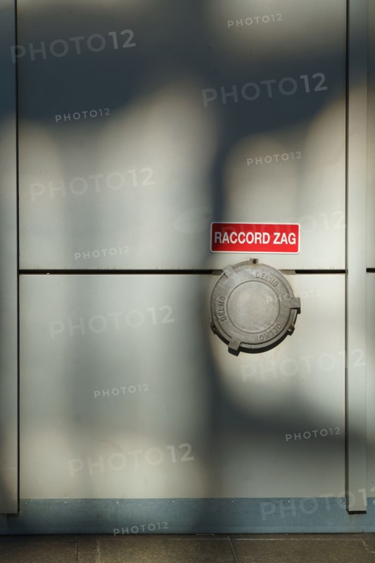 Paris starts re-opening from lockdown, May 2020