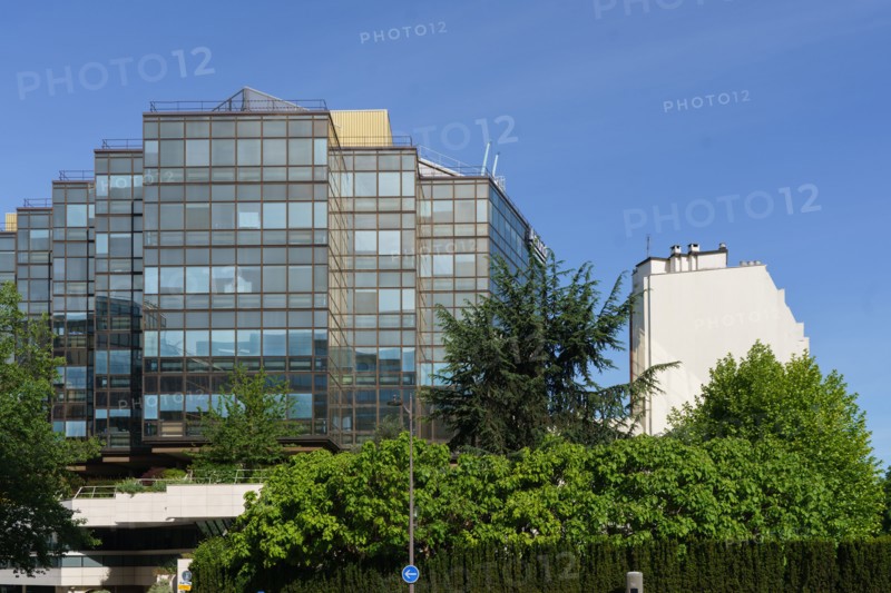 Paris starts re-opening from lockdown, May 2020