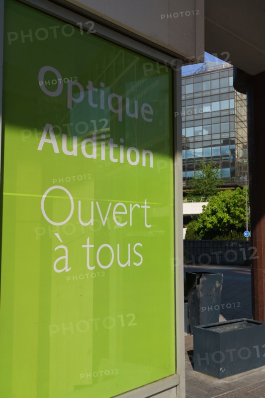 Paris starts re-opening from lockdown, May 2020
