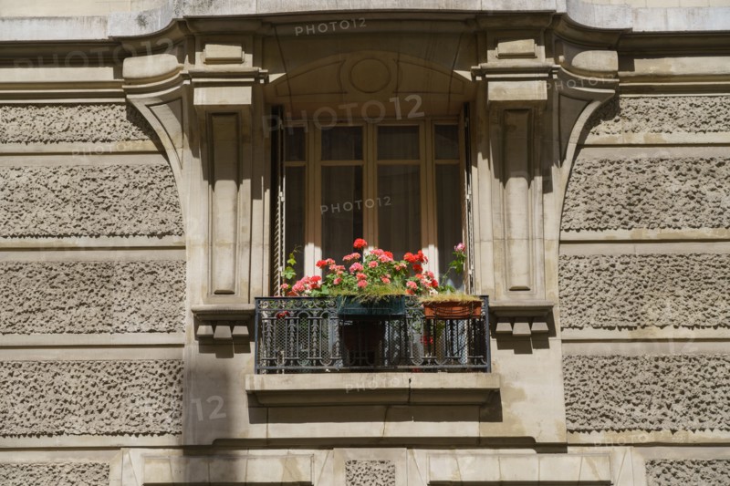 Paris starts re-opening from lockdown, May 2020
