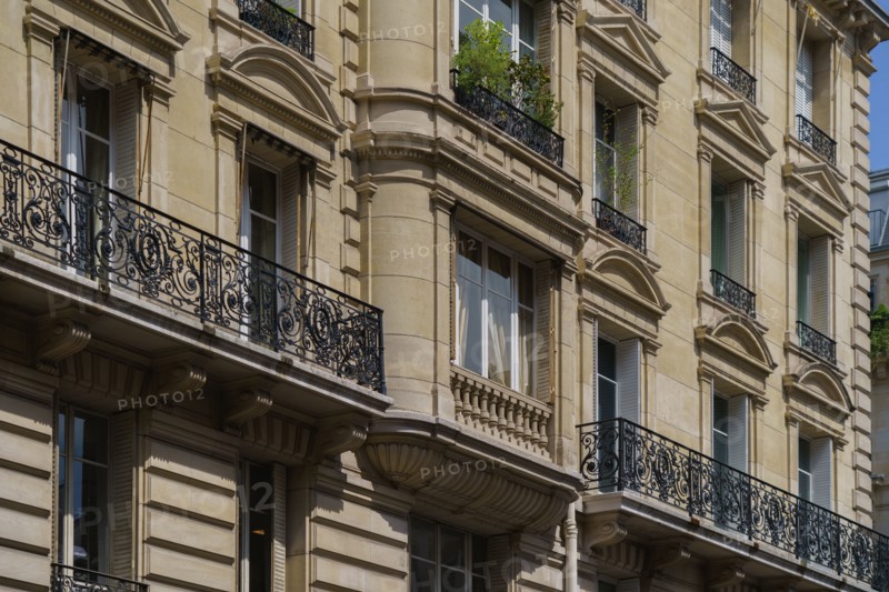 Paris starts re-opening from lockdown, May 2020