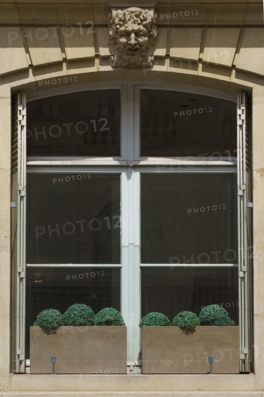 Paris, fenêtre d’un immeuble