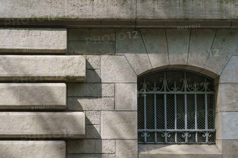 Paris, detail of the metallic structure of the Paris metro line 6