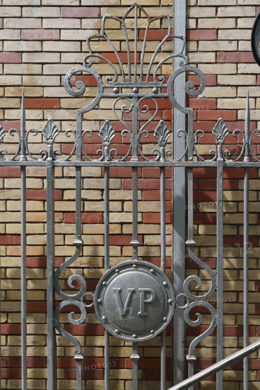 Paris, detail of the metallic structure of the Paris metro line 6