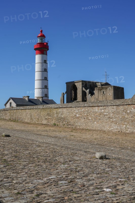 Abbaye et phare de la pointe Saint-Mathieu, Finistère nord
