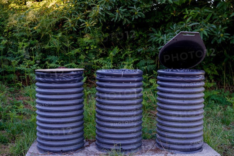 Poubelles près des plages de la Pointe de Kermorvan, Finistère nord