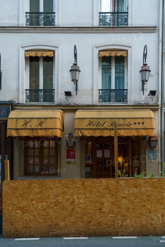 Paris, restaurant closed due to the Covid-19 pandemic