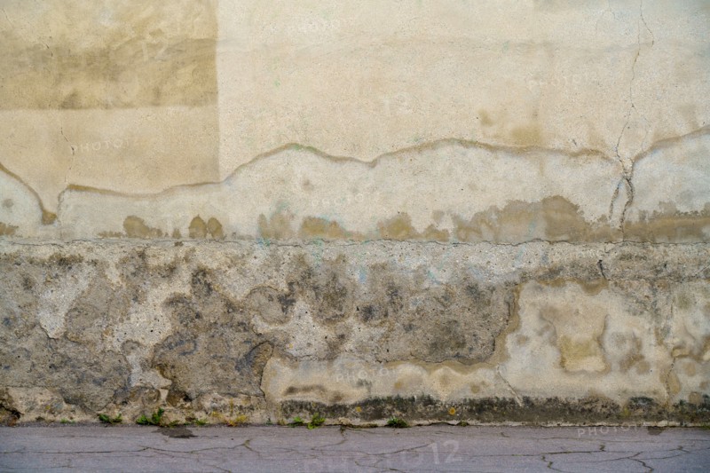 Reims, damaged wall