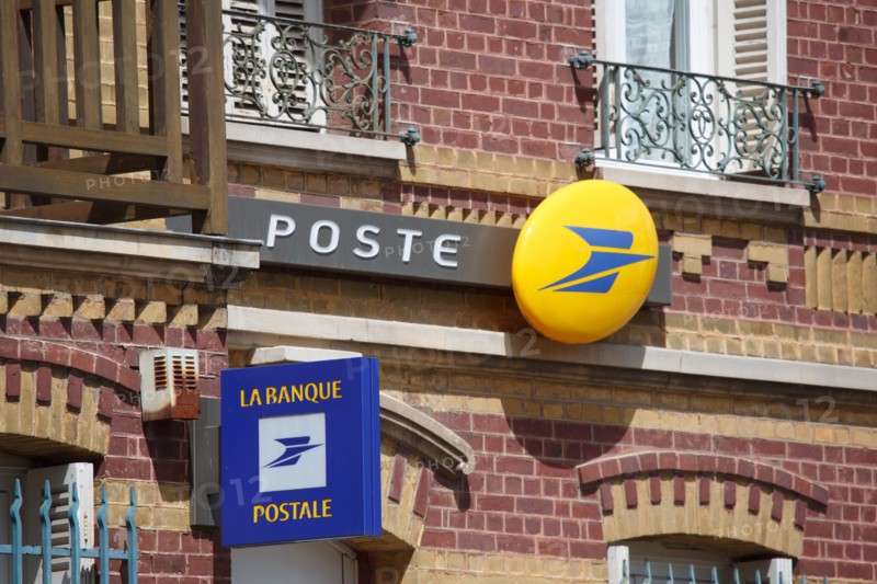 Luneray, La Poste, logos La Poste et Banque Postale