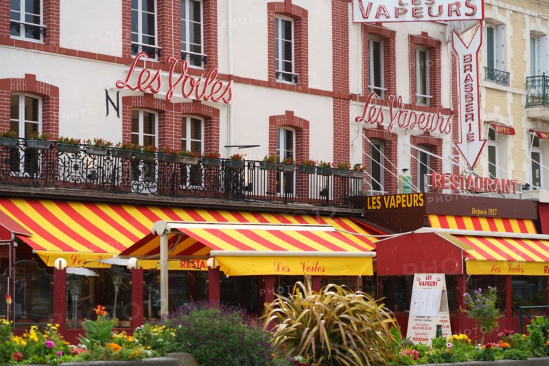 Trouville, restaurant 'Les Voiles et Les Vapeurs'