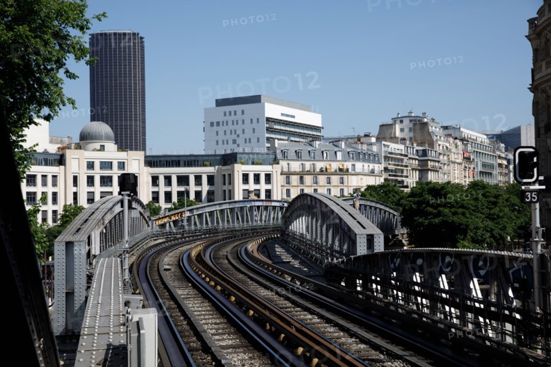 Sation de métro Sèvres-Lecourbe, Paris