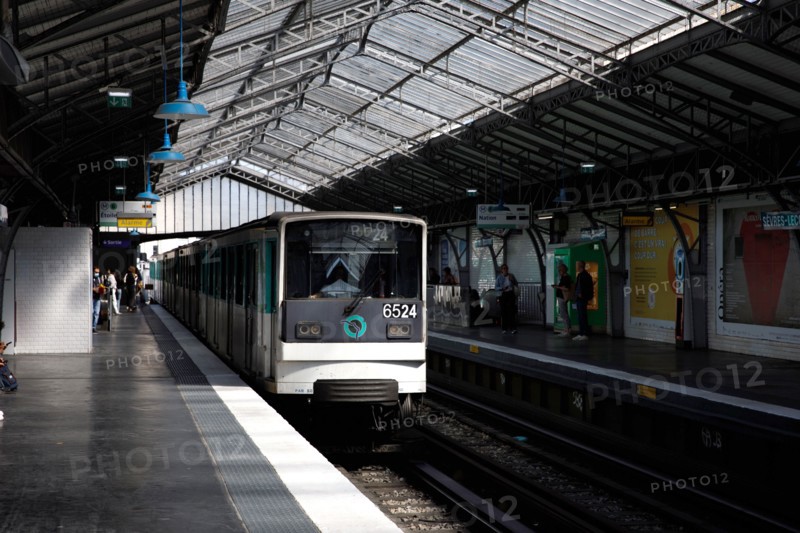 Sation de métro Sèvres-Lecourbe, Paris