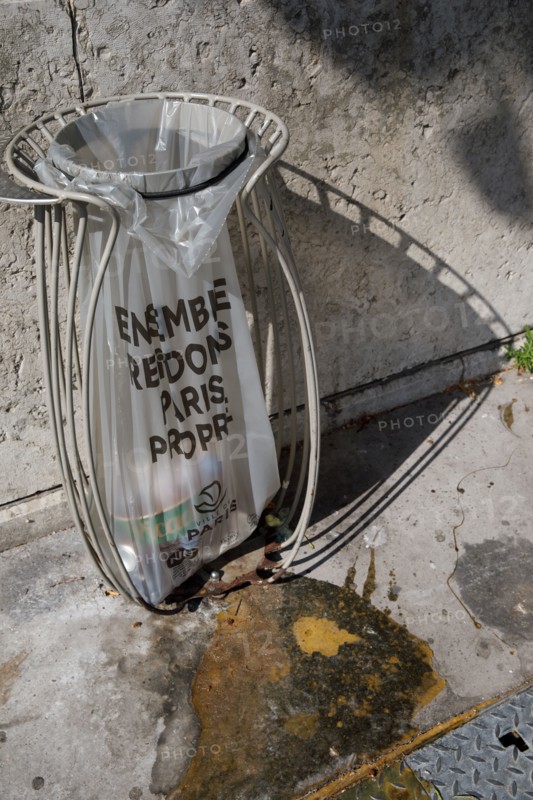 Street bin, Paris