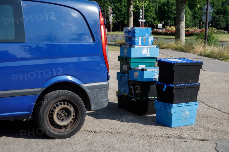 Delivery crates, Paris