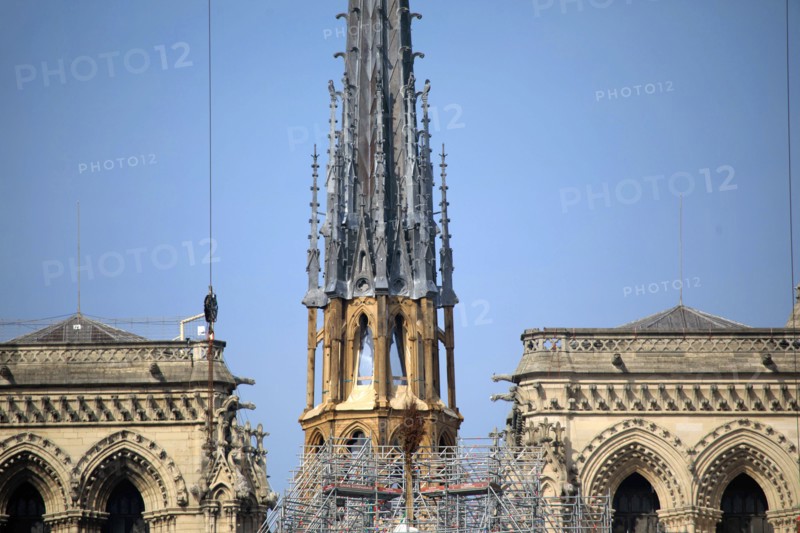 Paris, pose de la nouvelle flèche de Notre-Dame de Paris