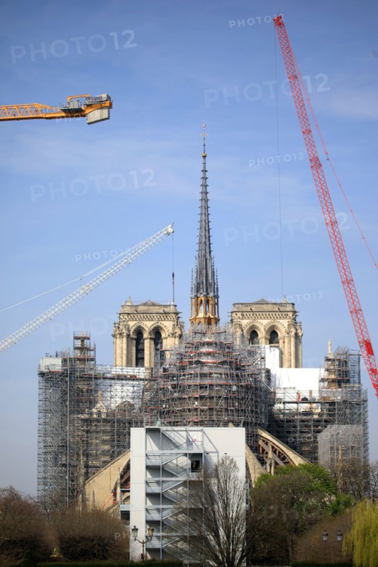 Paris, pose de la nouvelle flèche de Notre-Dame de Paris