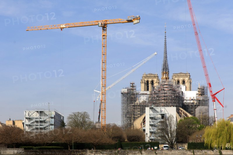 Paris, pose de la nouvelle flèche de Notre-Dame de Paris