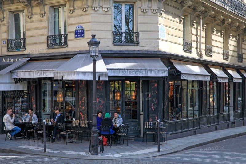 Paris, terrasse du restaurant le "Saint-Régis"