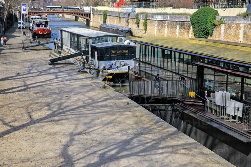 Paris, péniches à quai