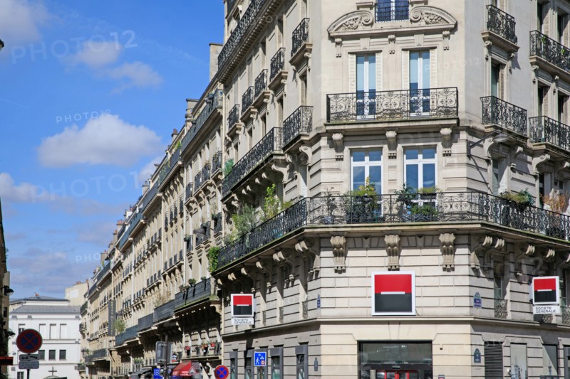 Paris, façade et balcons haussmanniens