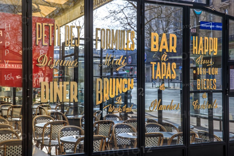 Paris, peinture sur vitres
