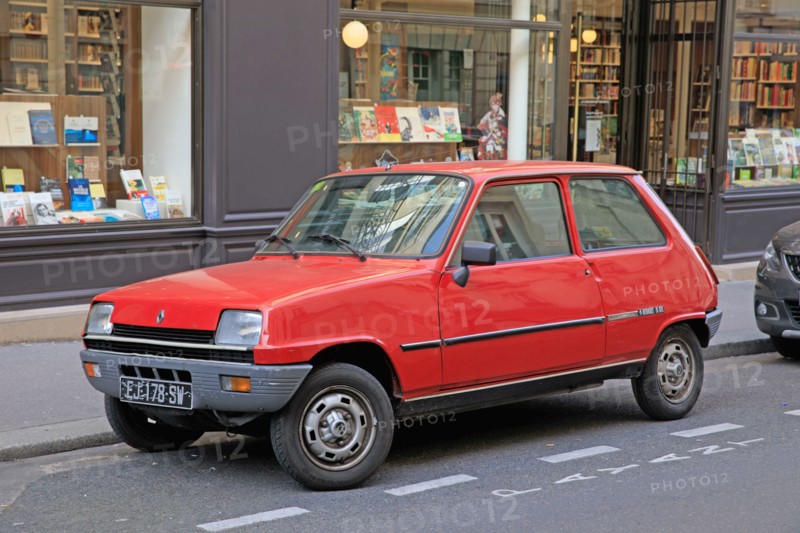 Paris, Renault 5 car