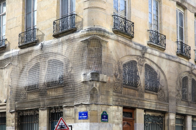 Paris, protecting an endangered heritage