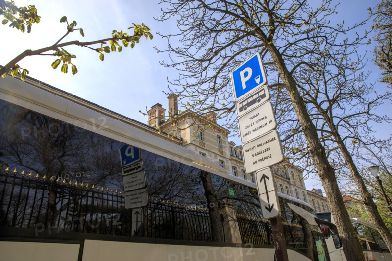 Paris, pay parking for buses
