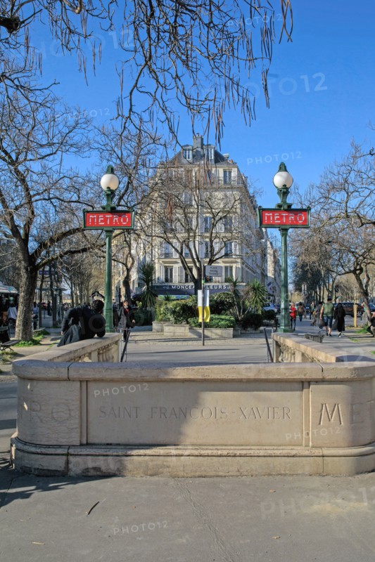 Paris, metro entrance