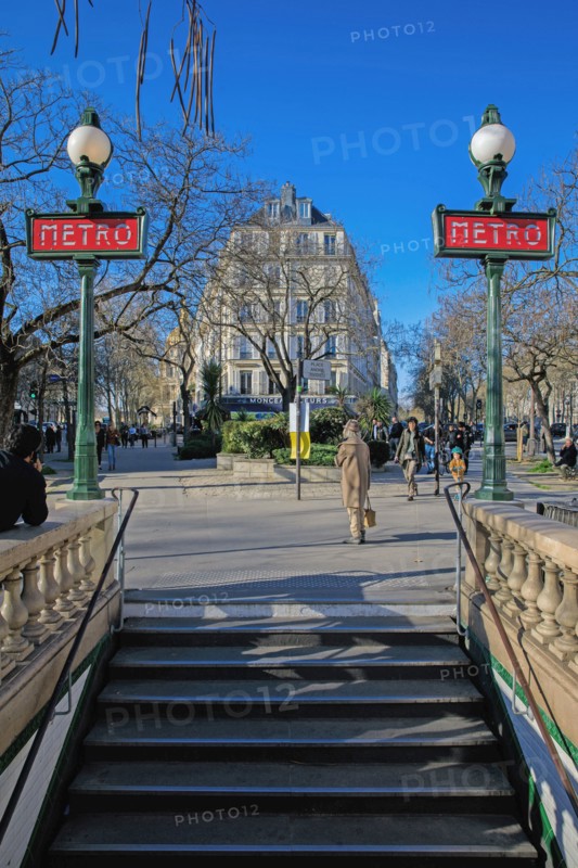Paris, metro entrance