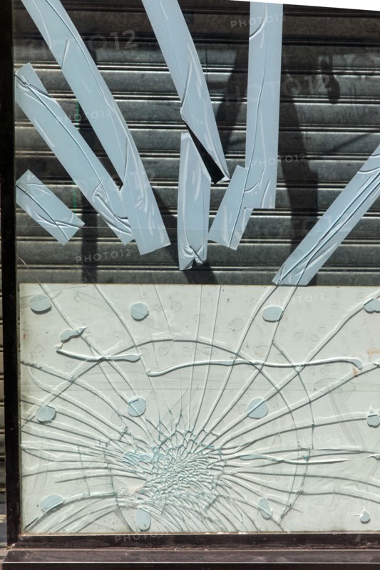 Paris, broken window