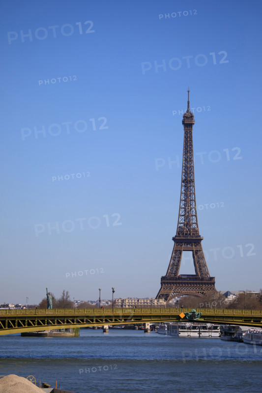 Paris, la Tour Eiffel et le Pont Mirabeau