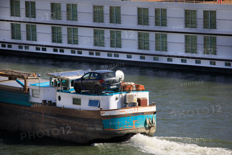 Paris, péniche sur la Seine