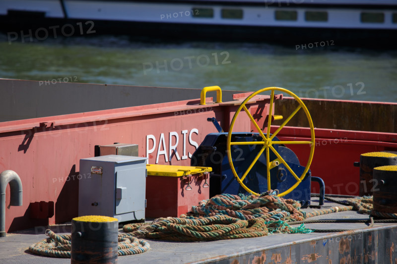 Paris, péniche sur la Seine