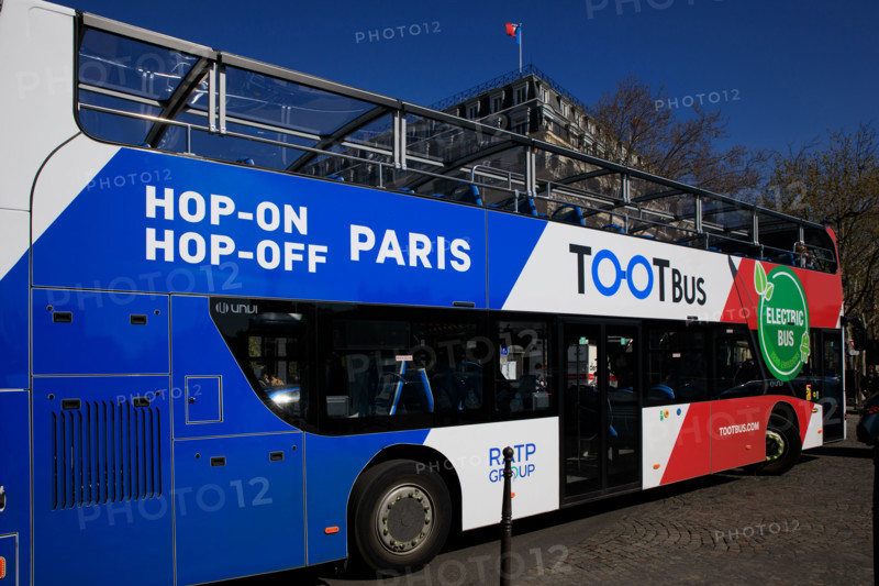 Paris, bus de tourisme