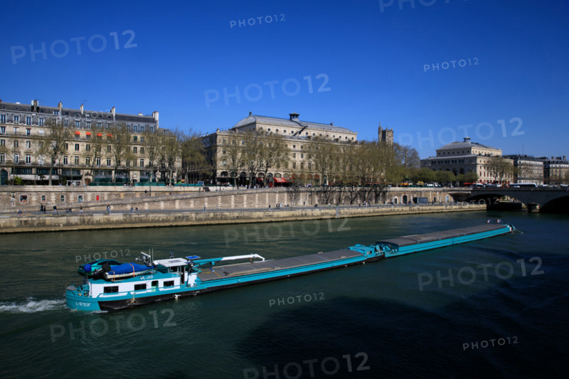 Paris, quai de la Mégisserie