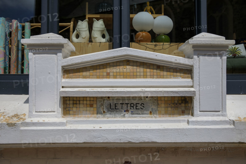 france, région Hauts de france, Somme, Ault,ancienne poste, magasin de deco,